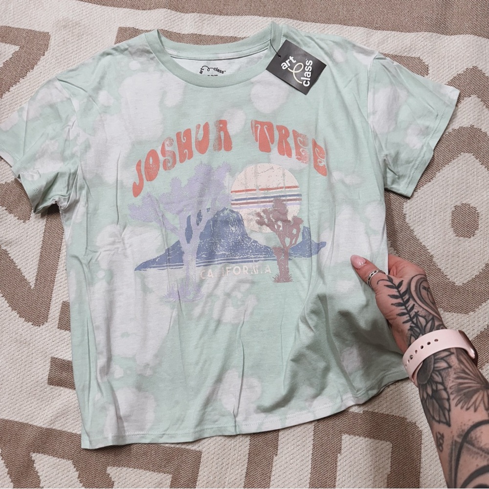 Joshua Tree mint tie dyed graphic t shirt size S / M
NWT